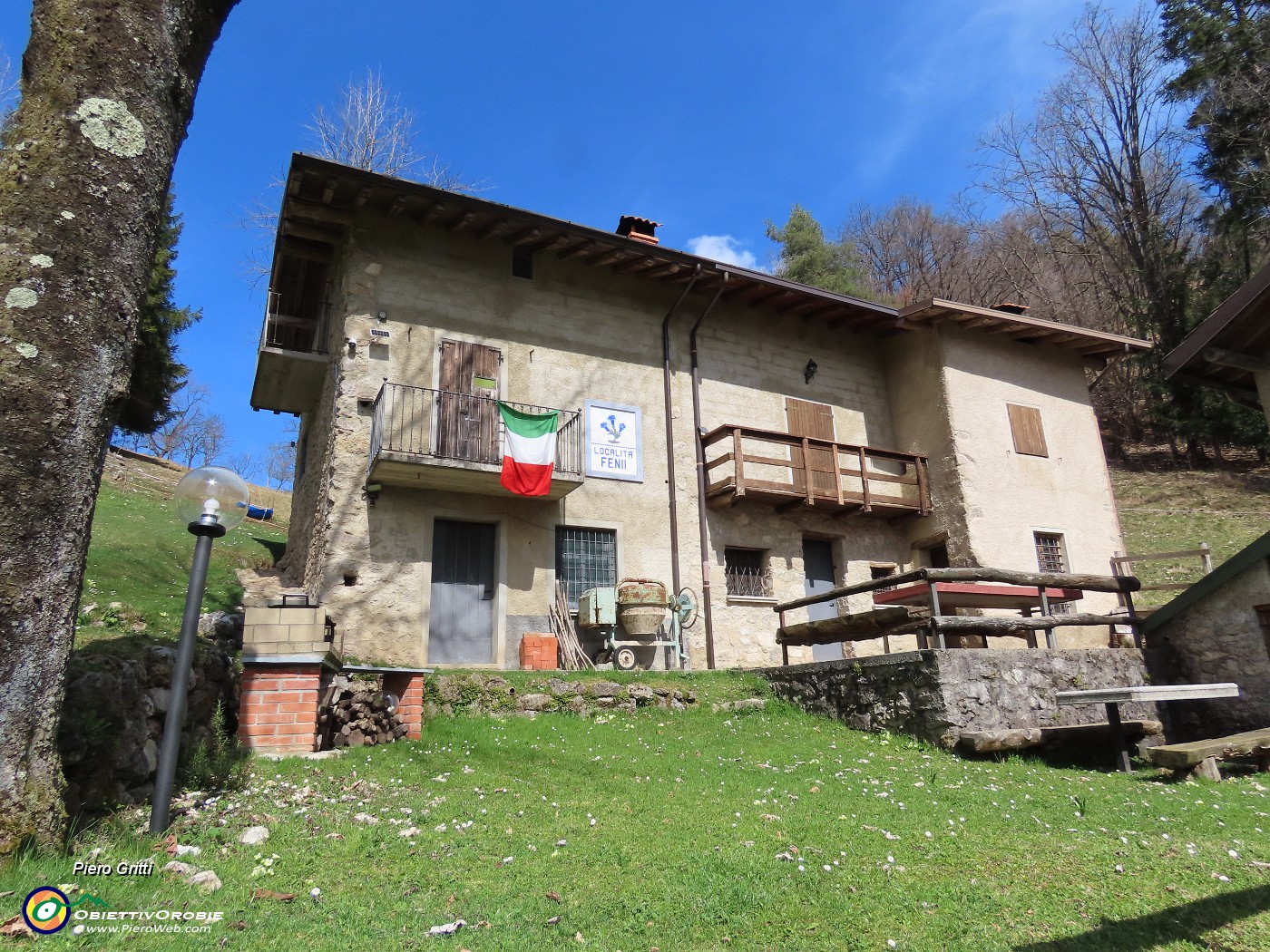 48 Passiamo dai Fenii (1020 m).JPG